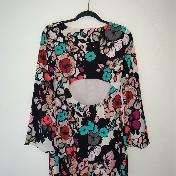 Flower Print 🌺 - Picture 2 of 2